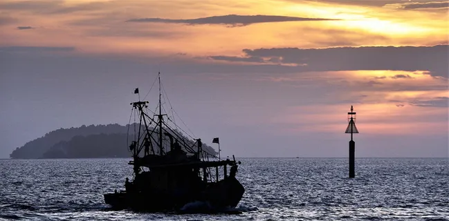 日落，傍晚，捕鱼，拖网渔船，船只，海洋，马来西亚，海洋