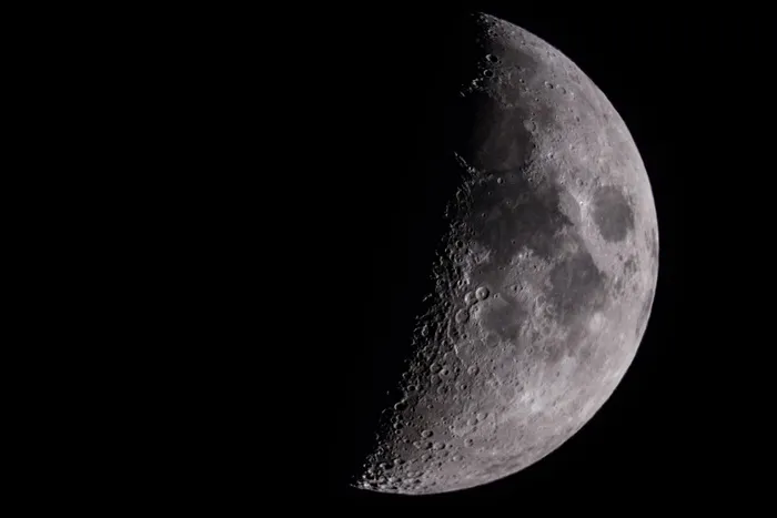 半月、天文学、月亮、夜晚、户外、外层空间、太空、宇宙