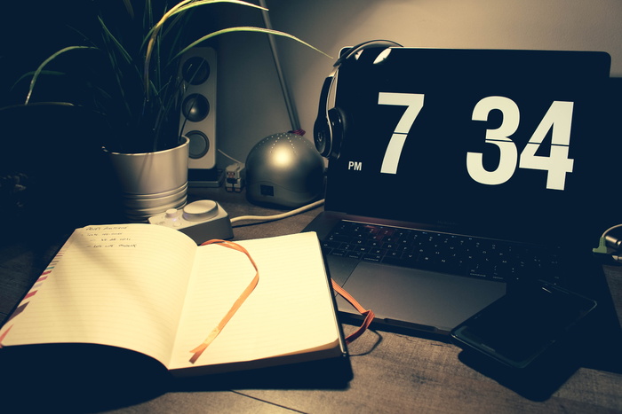 下午7:34的数字时钟