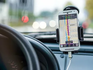 手机、显示屏、gps、地图、应用程序、导航、汽车、驾驶