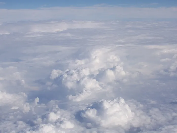 蓝色、天空、云、户外、风景、宁静、平流层、大气