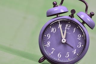 紫色，模拟闹钟，绿色，表面，显示，11:55，第十一个小时，情绪变化