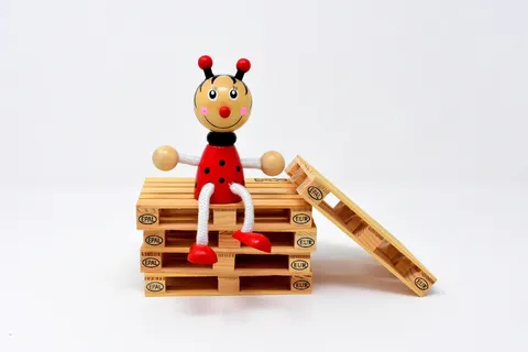 蜜蜂雕像, 坐, 托盘, 微型, 白, 表面, 瓢虫, 图