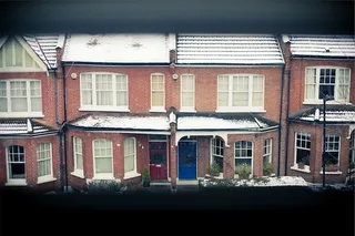 棕色，白色，房子，油漆，房子，砖头，窗户，门