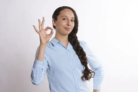 女士,蓝色,连衣裙衬衫,好的,好的标志,a-好的,年轻,孤立 女士,蓝色,连衣裙衬衫,好的,好的标志,a-好的,年轻,孤立