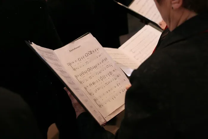 男子阅读、音乐剧、音符、唱诗班、歌唱、歌曲集、notenblatt、俱乐部