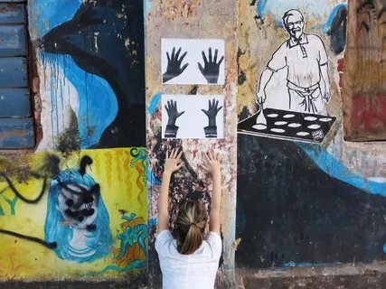 印度，高知，涂鸦，艺术和工艺，创意，一个人，真人，墙壁建筑特色