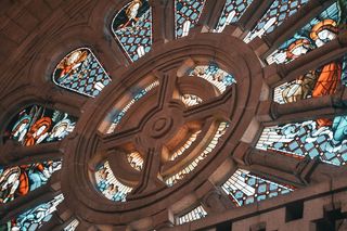 彩色玻璃、玻璃、十字、vitrail、圆筒玻璃、冕玻璃、轧制玻璃、闪光玻璃