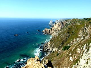 海湾、海滩、悬崖、悬崖海岸、海岸、白天、地平线、岛屿