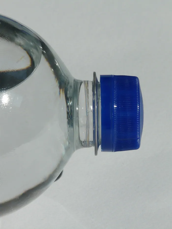 塑料瓶，瓶子，矿泉水，水，透明，盖，蓝色，关闭