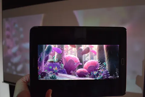 德国，elmshorn，照片，巨魔，粉色，手，屏幕，手机