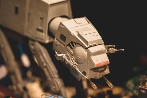 采购产品白色机器人玩具，木头，机器人，玩具，电子产品，手表，机器，电气设备