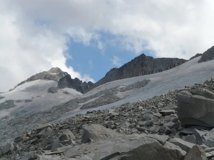 pico aneto、冰川、山脉、石头、雪、天空、云、山脉