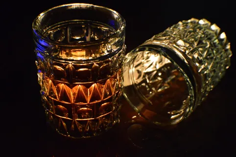 城市，夜晚，酒吧，酒，饮料，酒精，玻璃，挑衅