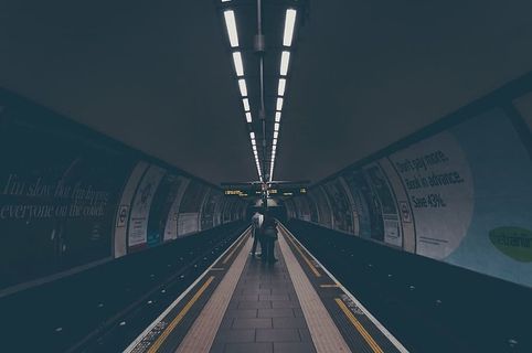 人、步行、地铁、顶灯、道路、通道、地下通道、车站