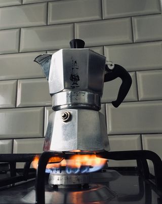 莫卡，比亚莱蒂，咖啡机，咖啡，咖啡壶，意大利咖啡，厨房，瓷砖墙