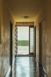 白色和棕色通道