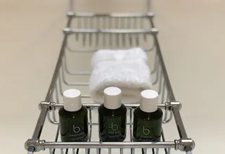 英国，萨里，赖盖特路，室内，无人，静物，医疗保健和药品，集装箱