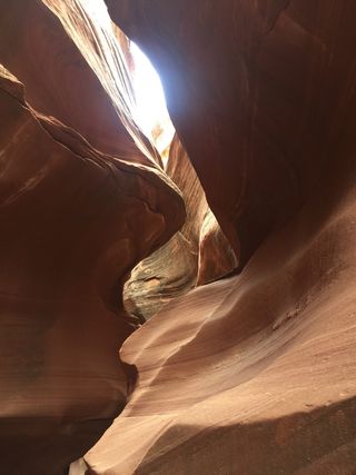 岩石-物体、岩层、岩石、固体、自然地理、地质学、旅游目的地、非城市场景