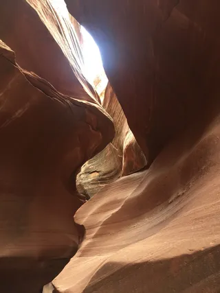 岩石-物体、岩层、岩石、固体、自然地理、地质学、旅游目的地、非城市场景