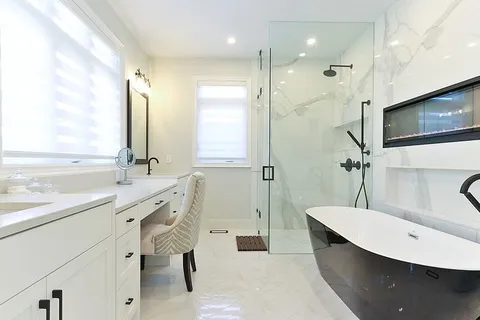 室内，浴室，家庭浴室，家庭房间，镜子，浴缸，无人，水槽