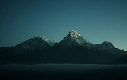 夜间摄影时的山脉轮廓 夜间摄影时的山脉轮廓