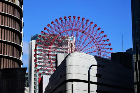 摩天轮,红色,梅田,大阪,日本,背景,早晨,阳光 摩天轮,红色,梅田,大阪,日本,背景,早晨,阳光