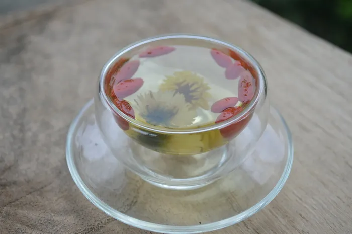 透明玻璃容器，枸杞茶，茶，菊花茶，开花，玻璃，饮料，健康