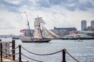 波士顿，美国，查尔斯顿海军造船厂，帆船，船，港口，波士顿港，国旗