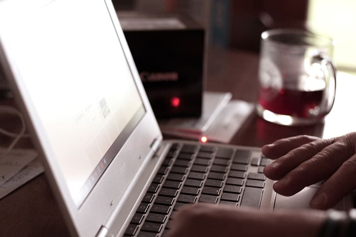 咖啡，桌子，笔记本电脑，佳能，镜头，人手，电脑，手