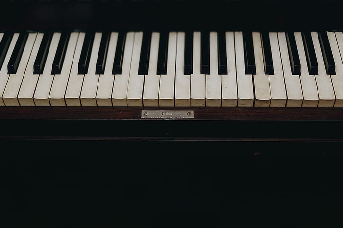 钢琴琴键照片