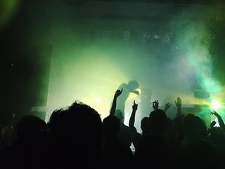 加拿大，多伦多，频闪灯，烟雾，音乐会，人群，现场音乐，嬉皮士破坏