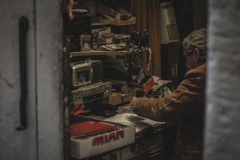 灰色和黑色Vhs播放器和Boombox 灰色和黑色Vhs播放器和Boombox