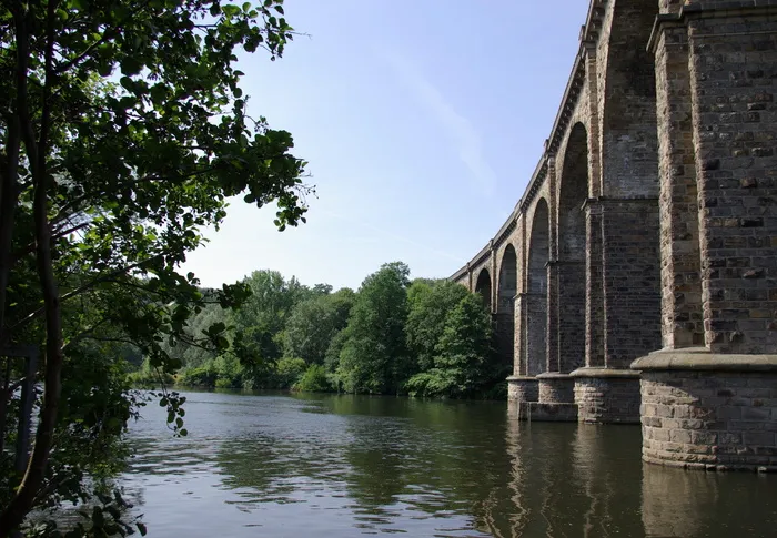 桥梁、渡槽、eisenbahbruecke、景观、湖泊、自然、树木、植物