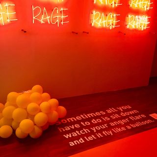 印度尼西亚，mampang prapatan，jl。克芒塞尔。99号，黄色，引号，灯，墙，地板