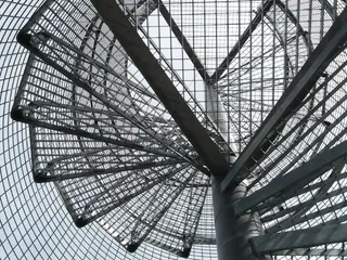 楼梯，逐渐上升，楼梯，螺旋楼梯，楼梯台阶，金属，网格