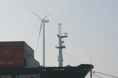 港口、风能、集装箱、风车、建筑、建筑结构、天空、起重机-施工机械