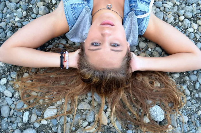 女人，抱着，头，青少年，女孩，岩石，女性，年轻