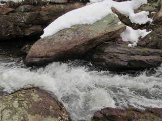 白水、巨石、雪、岩石、自然之美、固体、水、运动