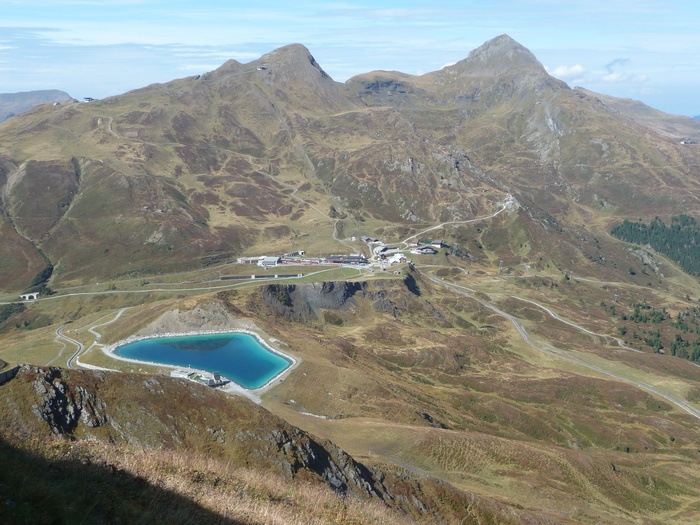 kleine scheidegg，伯尔尼奥伯兰，eigertrail，bergsee，hill，alpine，switzerland，mountain