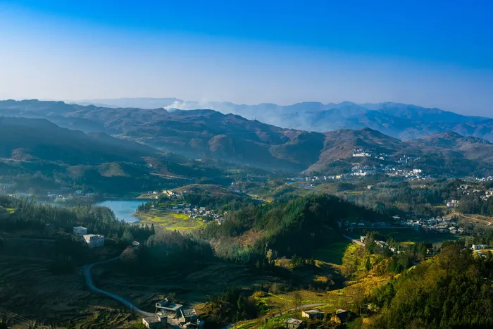 山，乡村，冬天，火山，黄色，贵州，晴隆县, 紫色的马