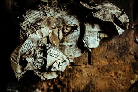 车间里的工具、钉子和螺栓