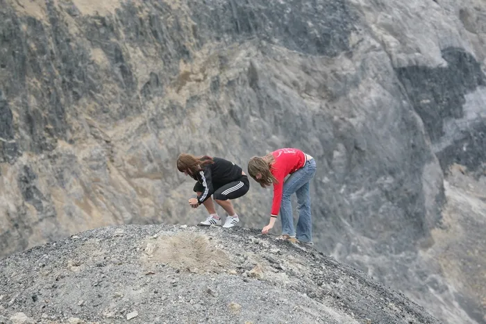 采石场，碎石，砾石，石头，女孩，碎石，搜索，卵石