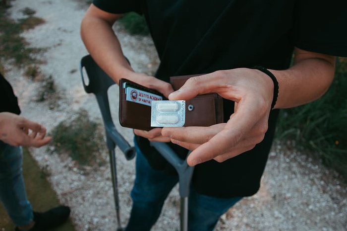 药丸，药物，年轻，白天，兜帽，危险，疾病，风险