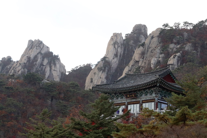 retina month公司，韩国首尔，秋季，路段，山脉，寺庙，景观
