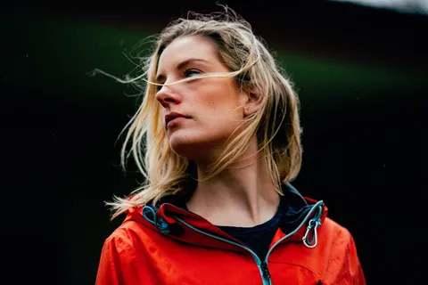 人，女人，女孩，女人，金发，红，橙，金发