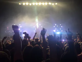 美国、印第安纳波利斯、英里广场、人群、音乐、表演、艺术、文化和娱乐、享受