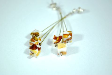 珠宝，耳环，漂亮的耳环，静物，室内，特写，无人，工作室拍摄