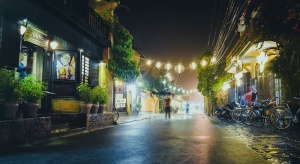 地点、街道、吊灯、灯、自行车、人、夜晚、交通