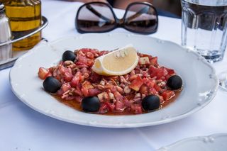 鱿鱼沙拉，海鲜，食用，开胃菜，橄榄，frisch，美味，份数